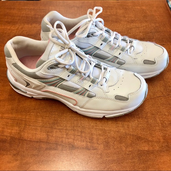 vionic walker classic shoes